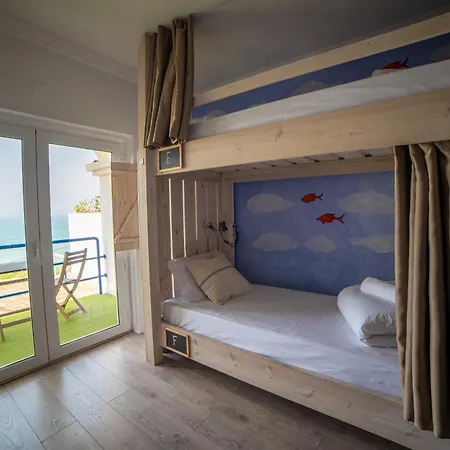 Saltline Surf House Hostel *